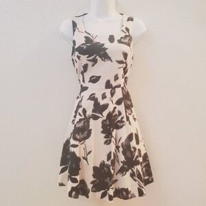 💚5/$25 INC Concepts Floral Sleeveless Dress - Cream & Black Size 4
